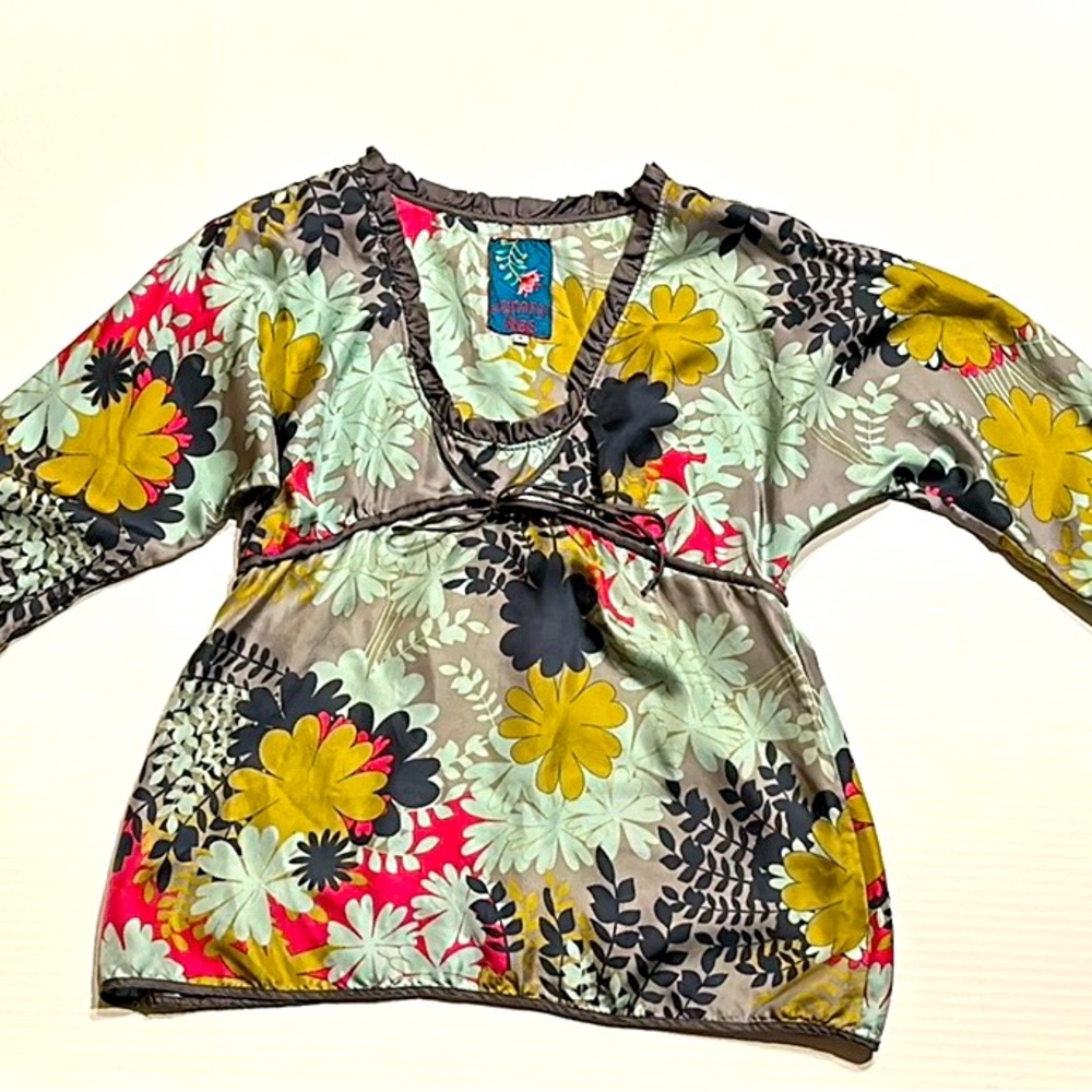 Adorable blouse by Johnny Was